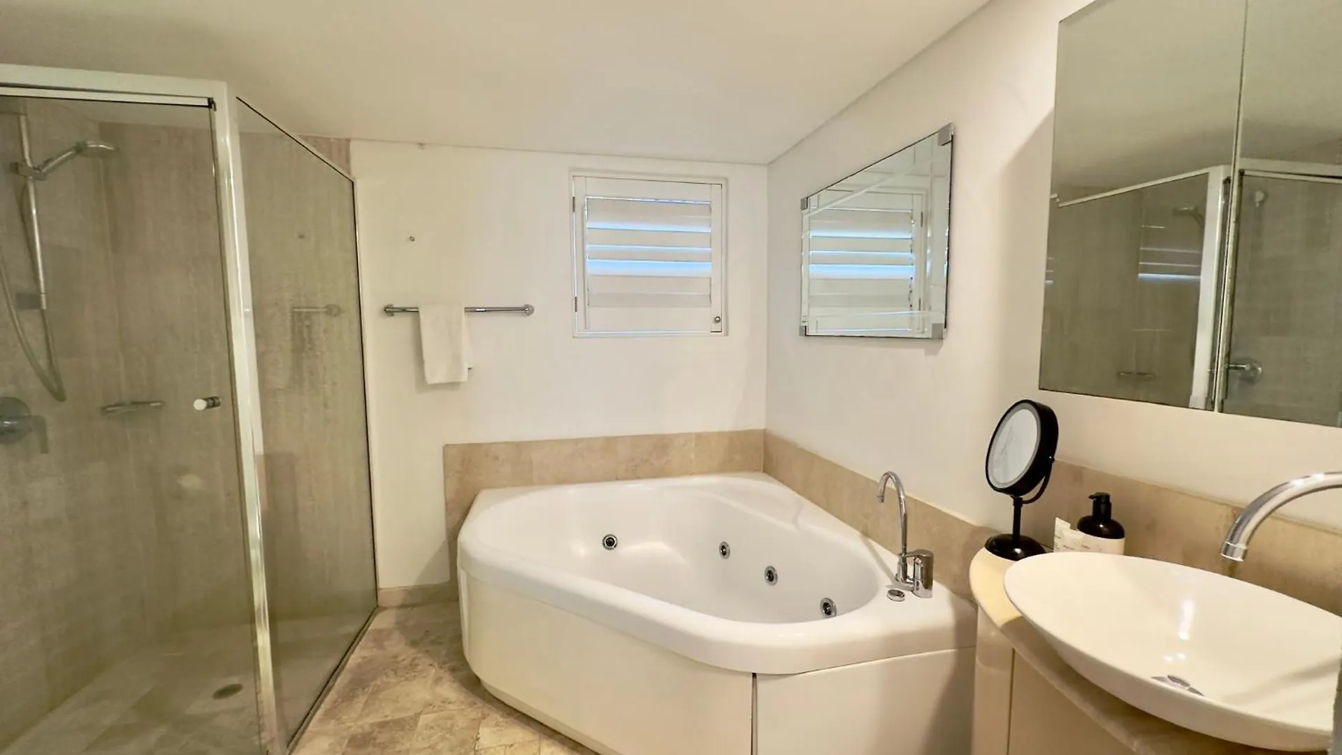 Oasis Rooftop Spa Apartment Noosa Heads